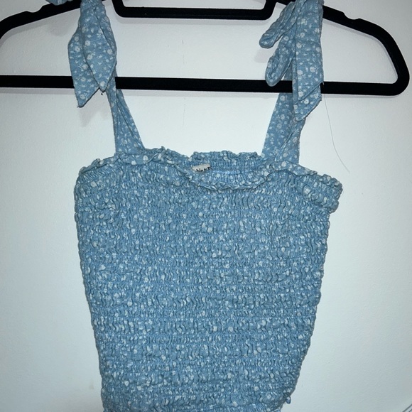 Abercrombie and Fitch smocked tank top - Picture 3 of 3